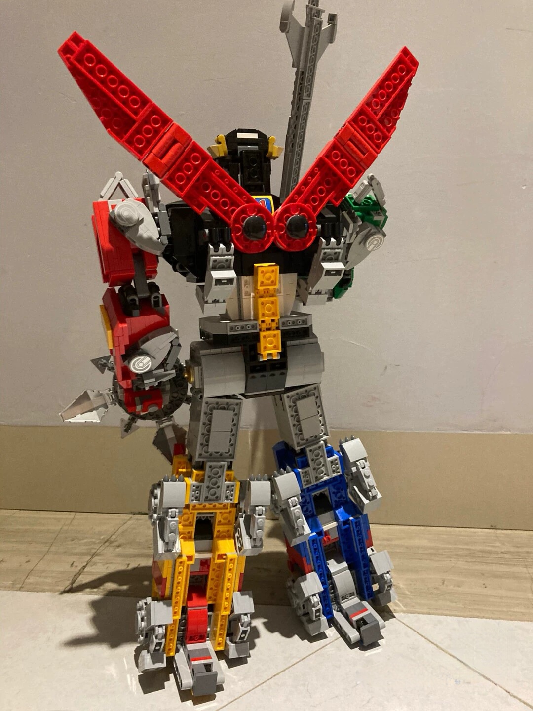 Model Kit Voltron - Zestaw do składania robota Voltron, gra